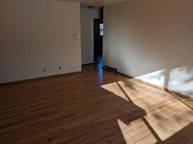 2123 S 108th St, Unit Apt 3 in West Allis, WI - Building Photo