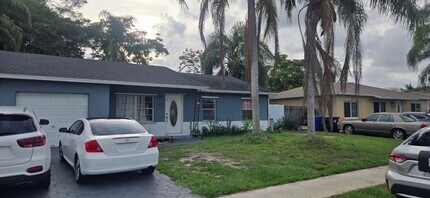 426 SW 79th Terrace in North Lauderdale, FL - Foto de edificio - Building Photo