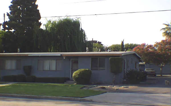 329-331 W Central Ave in Monrovia, CA - Building Photo