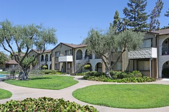 Redwood Apartments in Atwater, CA - Foto de edificio - Building Photo