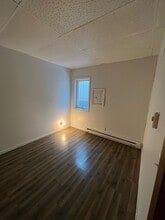 109 E Main St, Unit 3 in Durand, IL - Foto de edificio - Building Photo