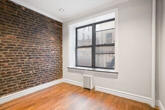 East 13th Street, Unit 025 in New York, NY - Building Photo - Building Photo