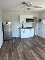 5741 NE 18th Ave in Fort Lauderdale, FL - Building Photo
