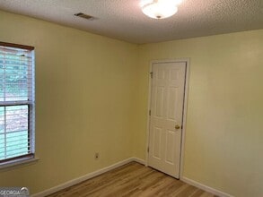 7910 Four Oaks Ct in Union City, GA - Building Photo - Building Photo