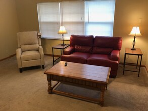 515 Monroe Ave, Unit 8 in Huntington, WV - Foto de edificio - Building Photo