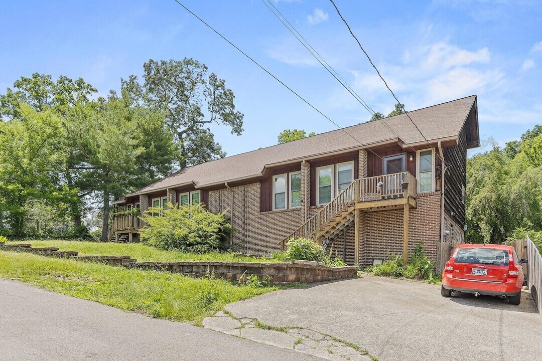 817 Poindexter Ave in Chattanooga, TN - Building Photo