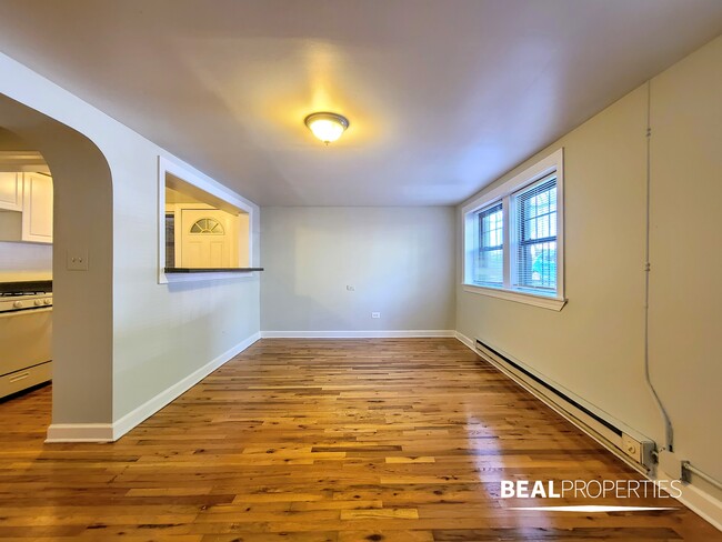 property at 727 W Barry Ave