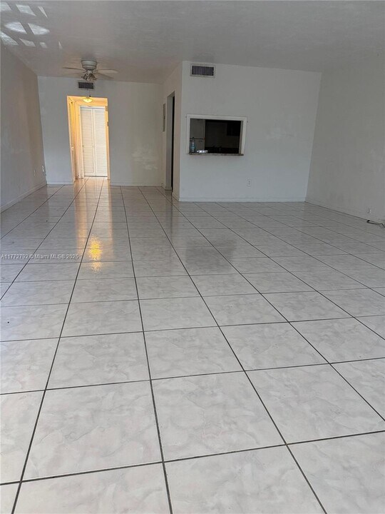 1885 NE 121st St in North Miami, FL - Building Photo