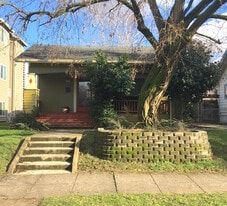 5726 North Montana Avenue in Portland, OR - Building Photo