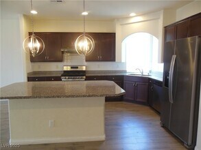 6382 Jackson Spring Rd in Las Vegas, NV - Building Photo - Building Photo
