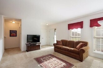 3370 Endsleigh Ln in Ypsilanti, MI - Building Photo - Building Photo
