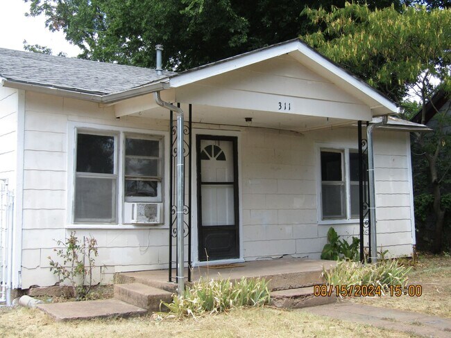 311 E Nevada St in Walters, OK - Building Photo - Building Photo