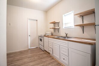 1911 21st St in Lubbock, TX - Building Photo - Building Photo