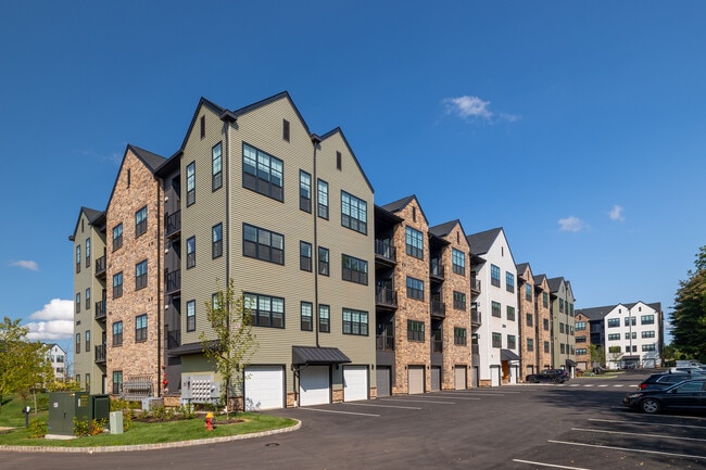 The Hopewell Chapter in Ewing Township, NJ - Foto de edificio - Building Photo