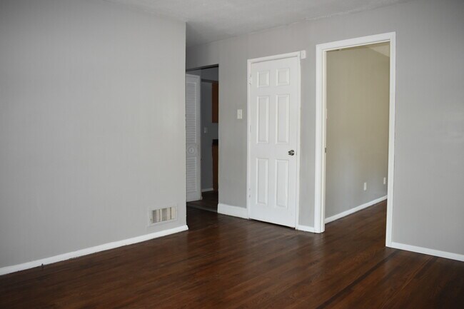 324 Cameron Rd in St. Louis, MO - Foto de edificio - Building Photo