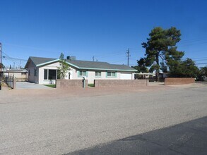 2047 Golden Gate Ave in Kingman, AZ - Building Photo - Building Photo