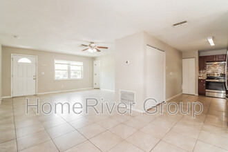 2004 Hudson Ct in Oldsmar, FL - Foto de edificio - Building Photo