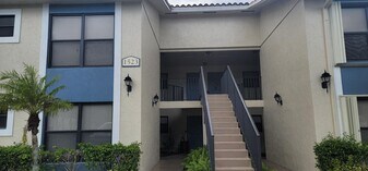 1523 Lake Crystal Dr in West Palm Beach, FL - Building Photo