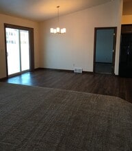 2382 Jacobsen Rd in Neenah, WI - Foto de edificio - Building Photo