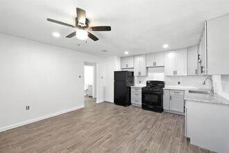 716 Hargest St in Prairie View, TX - Building Photo - Building Photo