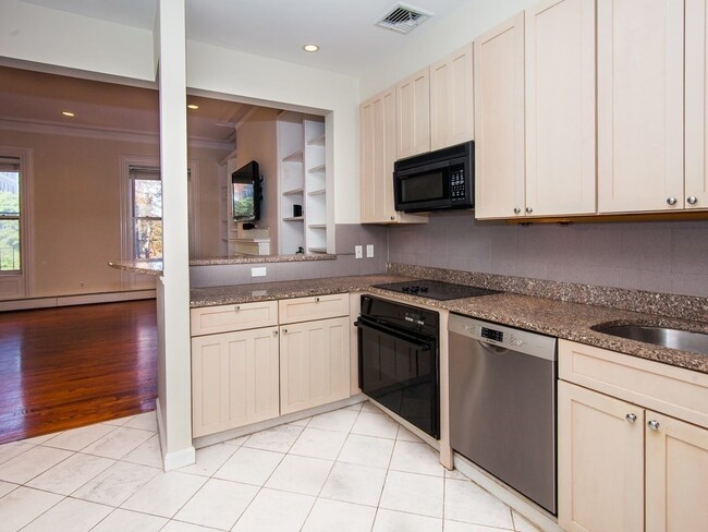 103 Beacon St, Unit 5 in Boston, MA - Building Photo - Building Photo