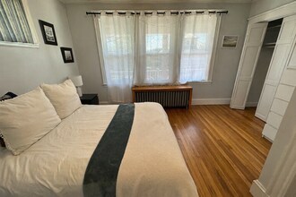 72 South Crescent Circuit, Unit 72 in Boston, MA - Foto de edificio - Building Photo