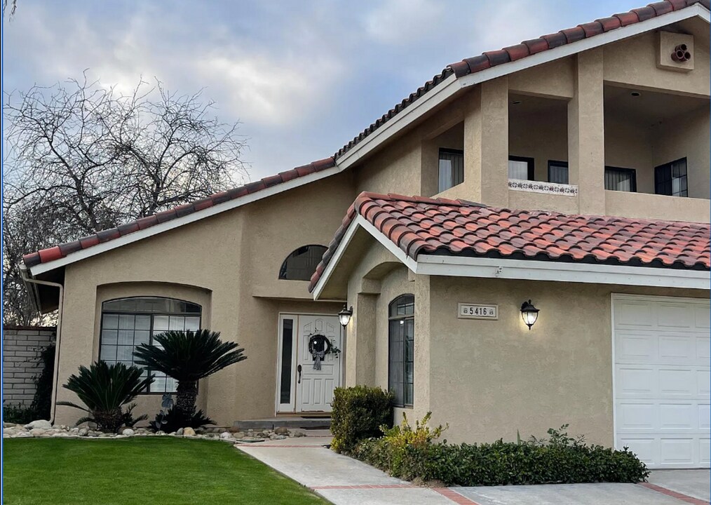 5416 Muirfield Dr in Bakersfield, CA - Foto de edificio