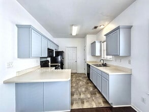 1079 River Isle Dr in Memphis, TN - Building Photo - Building Photo