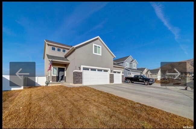 property at 2621 E Clarkstone Dr
