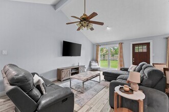 16906 Rolling Acres Dr in Humble, TX - Building Photo - Building Photo