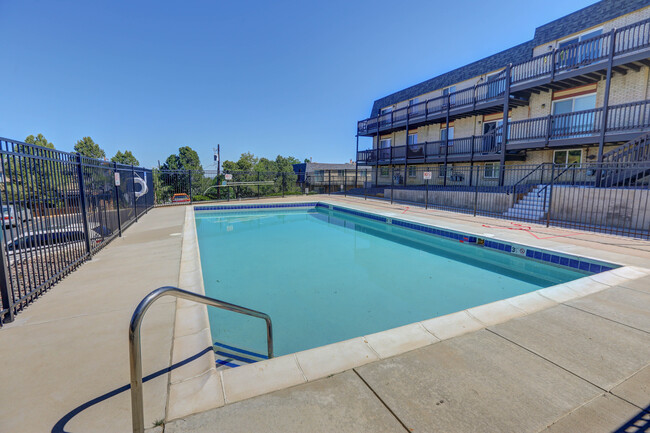 Union Square Apartments in Lakewood, CO - Building Photo - Building Photo