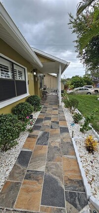 825 Pine St in Tarpon Springs, FL - Building Photo - Building Photo