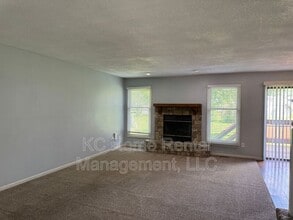 1384 N Ridge Pkwy in Olathe, KS - Building Photo - Building Photo