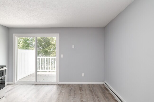 Holly Brook Apartments in Vestal, NY - Building Photo - Interior Photo