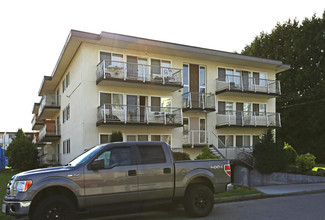 6433 McKay Ave in Burnaby, BC - Building Photo - Building Photo