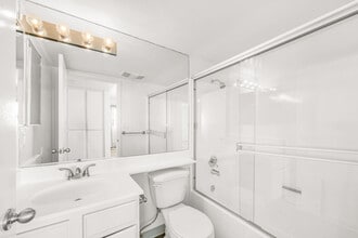 Alcott Apartments in Los Angeles, CA - Foto de edificio - Building Photo