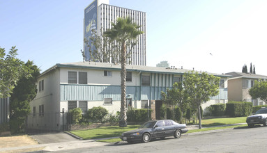 3835 W 7th St in Los Angeles, CA - Building Photo - Building Photo