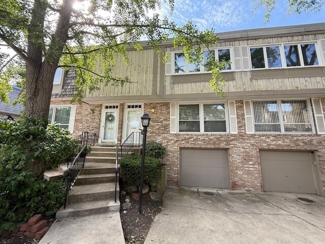 property at 1924 Wilmette Ave