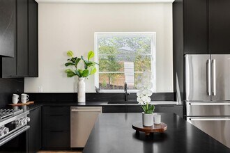 1802 Overhill Dr in Austin, TX - Building Photo - Building Photo