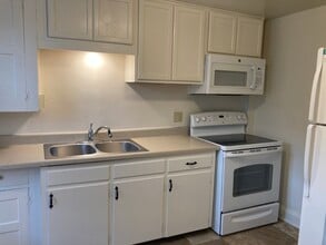 600 Broad St, Unit 2 in Montoursville, PA - Foto de edificio - Building Photo