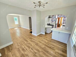 2627 SE 115th Ave in Portland, OR - Foto de edificio - Building Photo