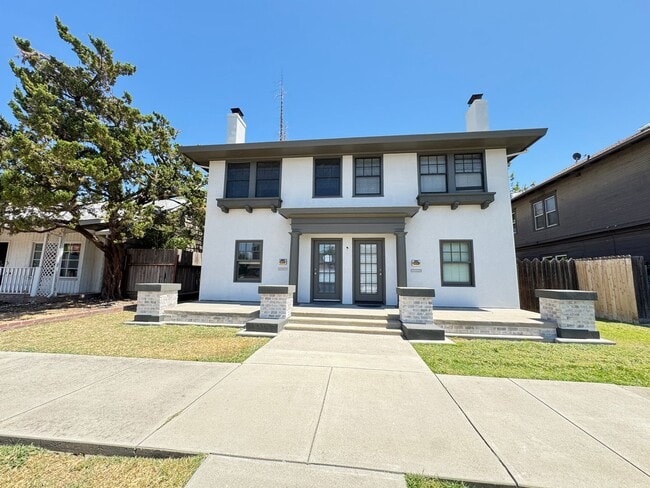 property at 723-725 H St