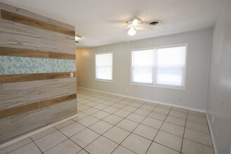 127 Loizos Dr NW in Fort Walton Beach, FL - Building Photo - Building Photo