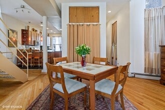 902 W Newport Ave in Chicago, IL - Building Photo - Building Photo