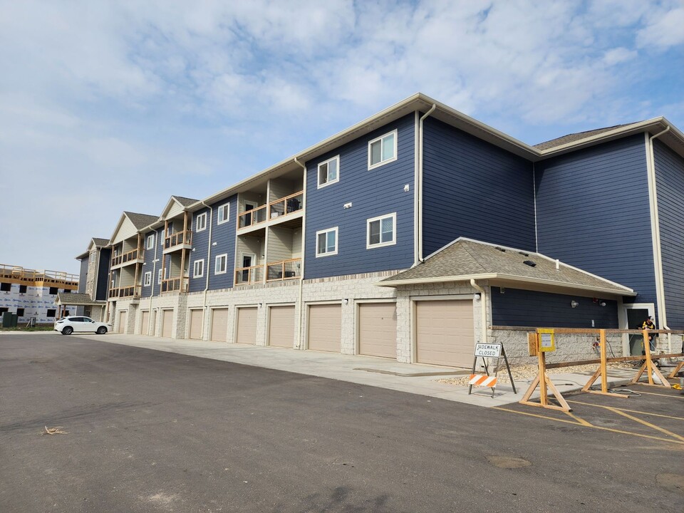 Jefferson Heights Apartments, LLC in Sioux Falls, SD - Building Photo