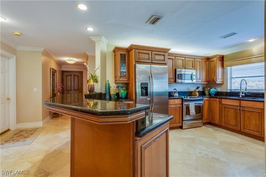 630 95th Ave N in Naples, FL - Building Photo