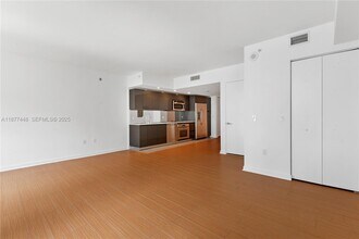 31 SE 6th St, Unit 705 in Miami, FL - Foto de edificio - Building Photo