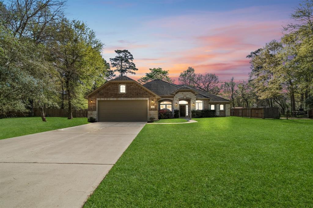 1014 Mesquite Dr in Magnolia, TX - Building Photo