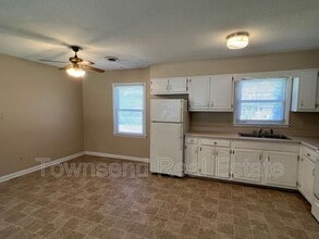 5675 Livingston Dr in Fayetteville, NC - Building Photo - Building Photo