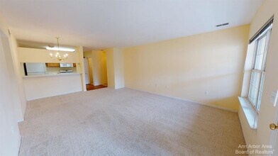 2767 S Knightsbridge Cir in Ann Arbor, MI - Building Photo - Building Photo